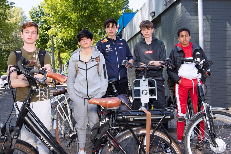 klei dubbel uitvoeren Ook in het fietsenhok op school rukt de e-bike op: 'Fietsen is ineens leuk  geworden'