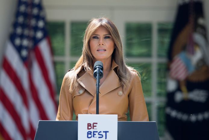 Melania Trump kondigt haar project 'Be Best' aan in de Rose Garden van het Witte Huis.