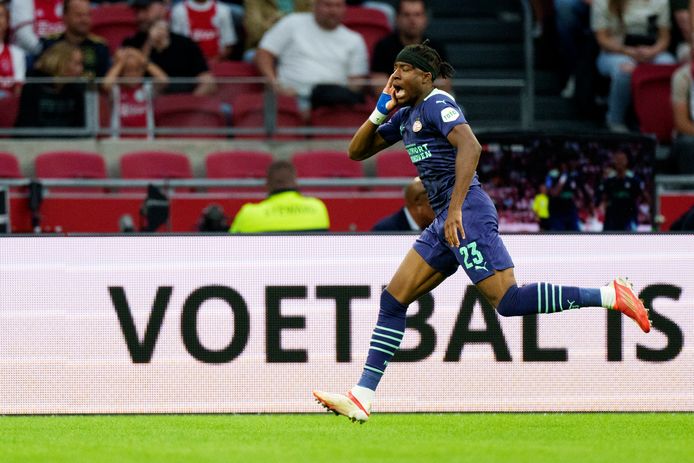 Noni Madueke was bij vlagen ongrijpbaar tegen Ajax.