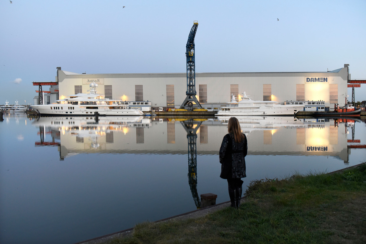 Damen shipyards in Vlissingen.  Statue of Peter Hilz / ANP