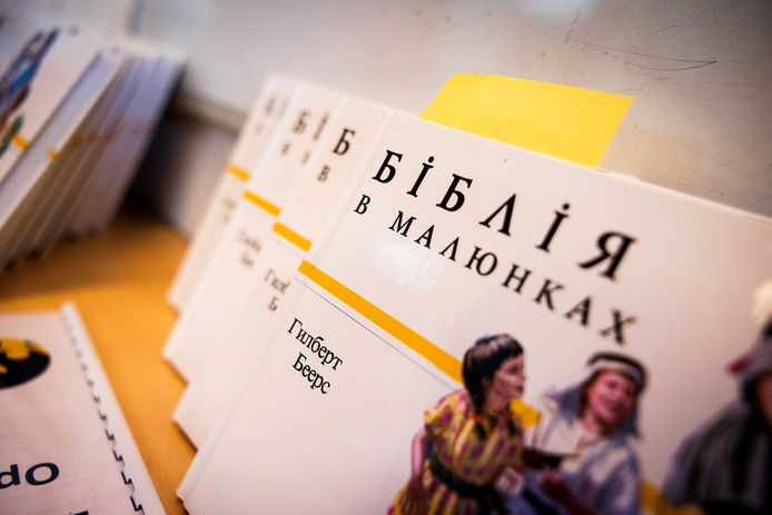 De bibliotheek in Altena zoekt vrijwilligers die gevluchte Oekraïners Nederlands willen leren.
