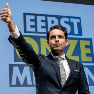 In de tang van Vlaams Belang: ‘Tom Van Grieken heeft in deze campagne geen enkele fout gemaakt’