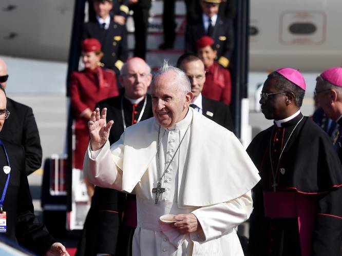 Paus erkent leed slachtoffers misbruik: "Walgelijke misdaden, bron van pijn en schaamte, kerk heeft gefaald"