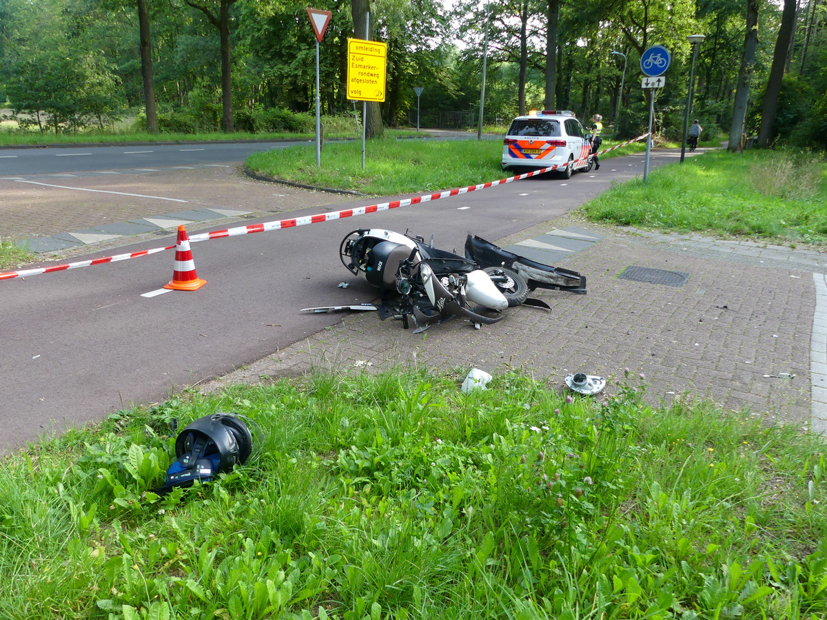 Bromfietsers zwaargewond na aanrijdingen in Enschede en Weerselo Foto tubantia.nl