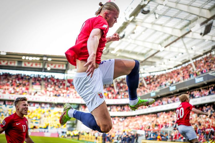 Haaland scoorde zondagavond voor Noorwegen nog in de met 3-2 gewonnen derby tegen Zweden.