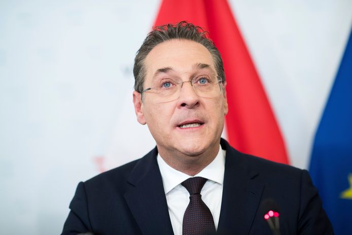 18 mei: Heinz-Christian Strache maakt na het schandaal bekend op te stappen als vicepremier en minister.