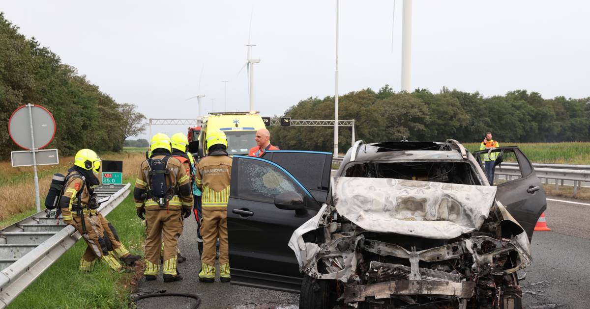 busje vliegt in brand • pizzabezorger aangereden door auto.