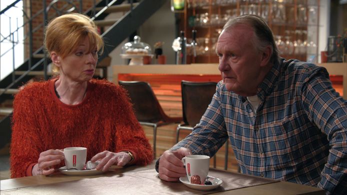 Frank Bomans (Pol Goossen) en Simonne (Marleen Merckx) in 'Thuis'