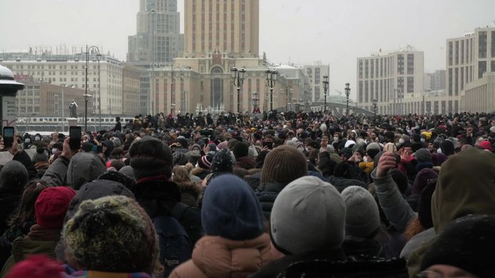 Een manifestatie tegen de arrestatie van Navalny.