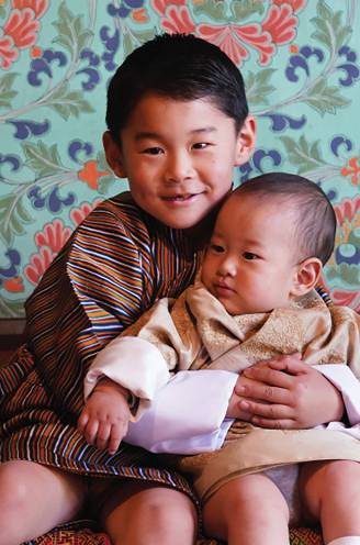 De ‘prins George van de Himalaya’: zesjarige Jigme Namgyel is nu al dé ster van het Bhutaanse koningshuis
