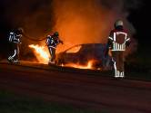 Nachtelijke autobrand Vroomshoop: voertuig in sloot gaat in vlammen op