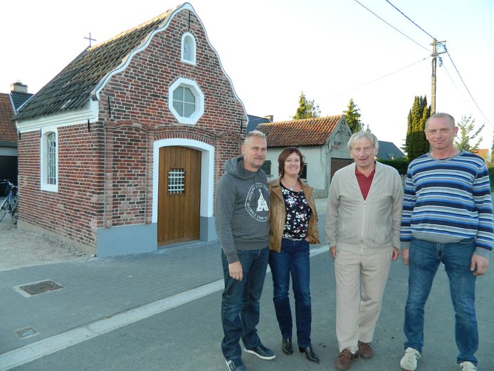 Ignace en Rosine Wittevrongel, Willy Coens en Geert Mattheeuws aan de Vrekkemkapel.