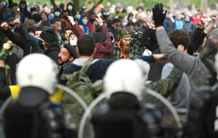 Bij de vorige twee edities van 'La Boum' kwam het tot zware confrontaties tussen aanwezigen en de ordediensten. Beeld Photo News