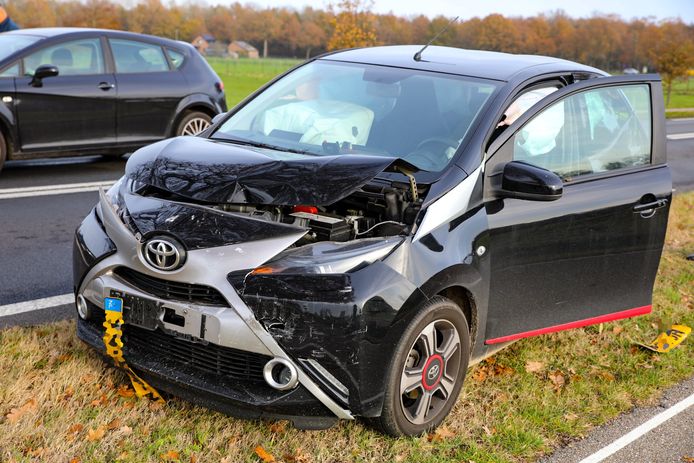 Vier auto’s op elkaar bij Klarenbeek: N345 naar Voorst tijdelijk ...