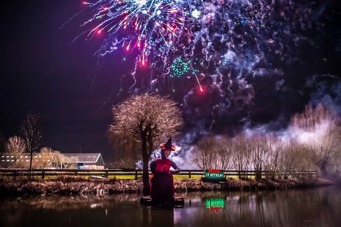 Met carnaval kan best weer veel, zelfs de heksverbranding op de Weel gaat door.
