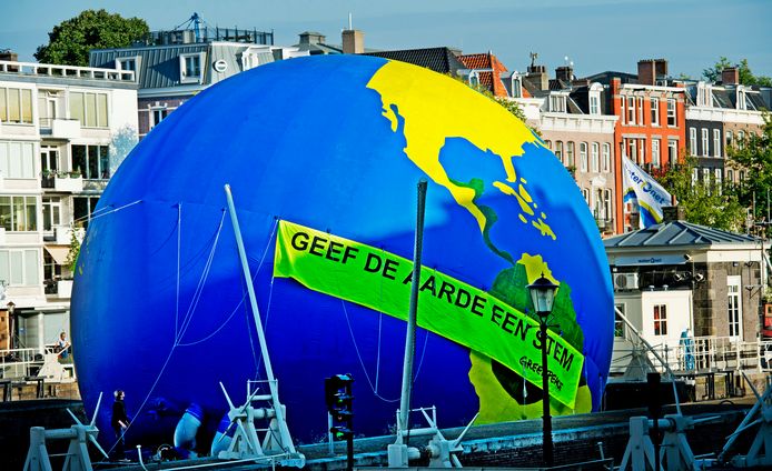 Een eerdere actie van Greenpeace in Amsterdam in 2012.
