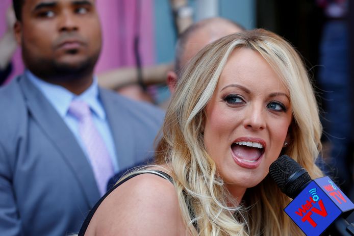 Stormy Daniels zegt ongeveer 130.000 dollar aan zwijggeld te hebben ontvangen om haar affaire met Trump niet in de openbaarheid te brengen.