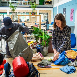 Sociale kringloopwinkel is redding voor velen, maar het doek dreigt te vallen: ‘De lasten blijven stijgen’    