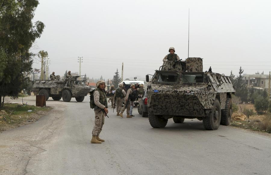 Des soldats libanais à un checkpoint à Aarsal.