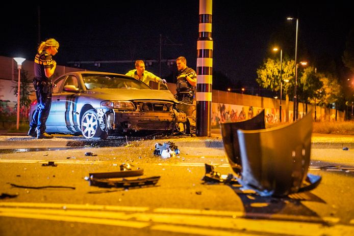 De weg lag bezaaid met brokstukken.