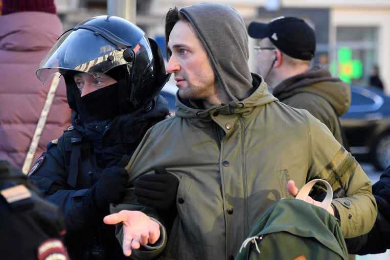 De politie pakte zondag demonstranten op in Moskou. Beeld AFP
