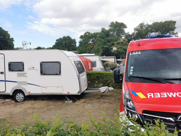 Het lichaam van het slachtoffer werd aangetroffen naast haar caravan op camping 't Liefoord in Koksijde.