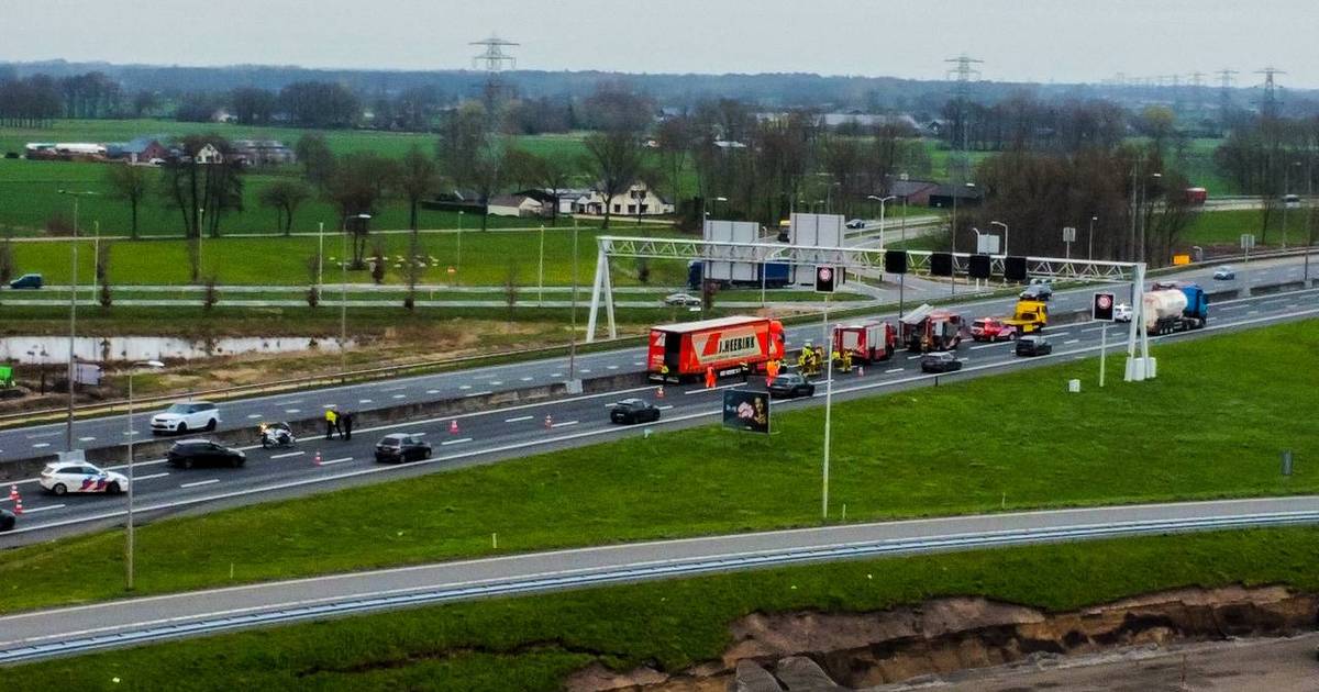 Ongeluk op de A1 bij Apeldoorn: een persoon met spoed naar het ziekenhuis.