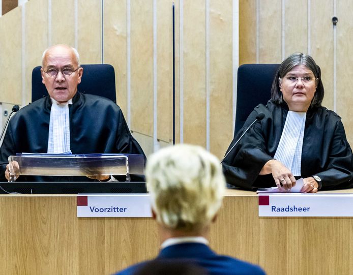 Geert Wilders in het gerechtshof, waar het hof uitspraak doet in het minder-Marokkanen-proces.