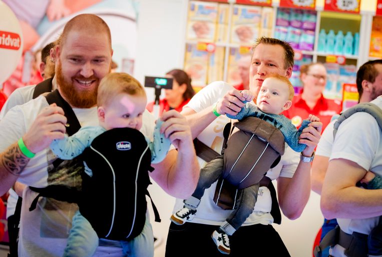 Hoe regelen een jonge en een aanstaande vader het vaderschapsverlof? - Volkskrant