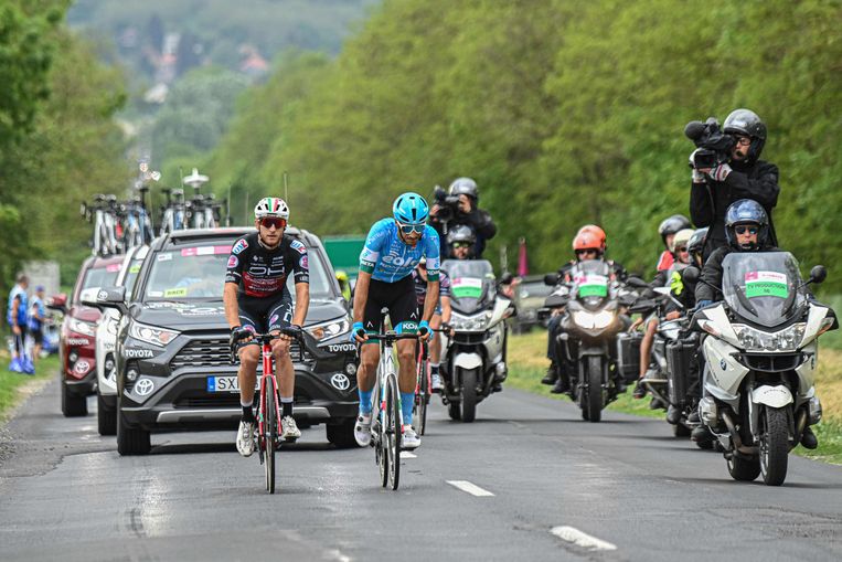 Een van de eerste etappes van de Giro 2022. De caravaan is dan nog in Hongarije, waar de Ronde van Italië van start is gegaan. Beeld AFP