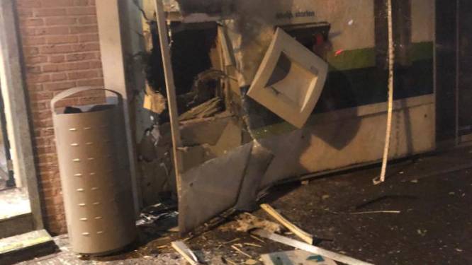 Enorme ravage na plofkraak op pinautomaat ABN Amro in Zundert: ‘Schrok wakker van twee harde klappen’