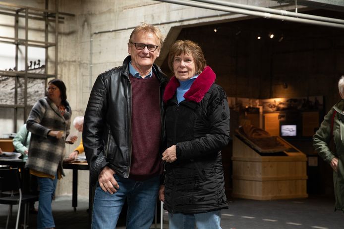 René en Jacky de Muijnck in het Watersnoodmuseum in Ouwerkerk. Mensen die geboren zijn in 1953 of eerder krijgen een speciaal programma aangeboden en mogen daarna het museum bezoeken