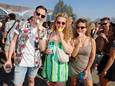 IJsjes brengen bezoekers van dancefestival Drift verkoeling.