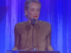 En larmes, Sharon Stone révèle avoir perdu “la moitié de son argent” dans la faillite de la Silicon Valley Bank