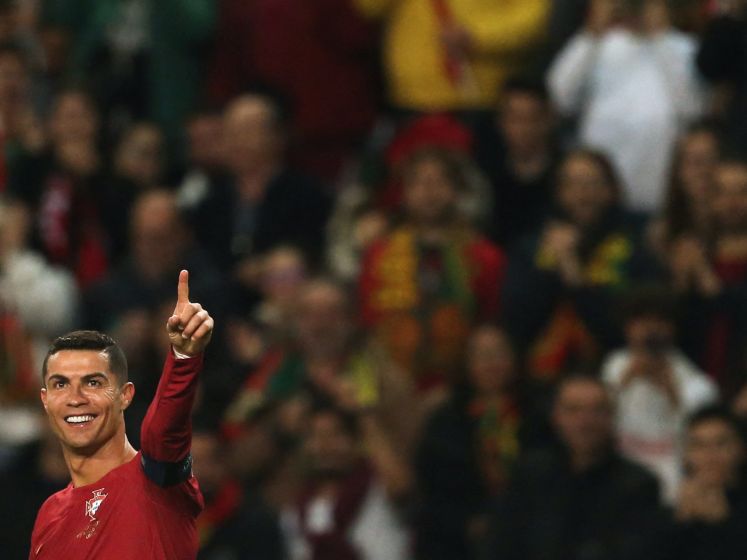Recordbrekende Ronaldo neemt Portugal op sleeptouw