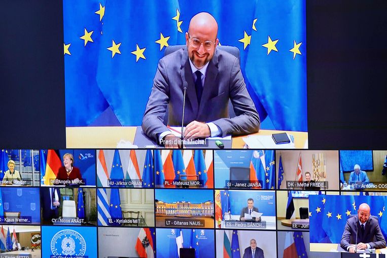 Een vertrouwd beeld inmiddels van een gemiddelde EU-top. Voorzitter Charles Michel maakt zich donderdagavond klaar voor nieuw overleg op het hoogste niveau. Beeld AFP