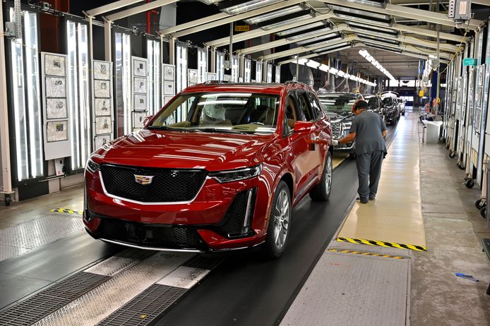 Het was de eerste volledige maand dat het personeel van General Motors na een staking van veertig dagen weer aan het werk was.