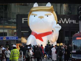 China luidt het nieuwe jaar in met een standbeeld van president Trump als hond