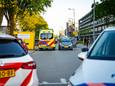 Het slachtoffer is per ambulance naar het ziekenhuis vervoerd.