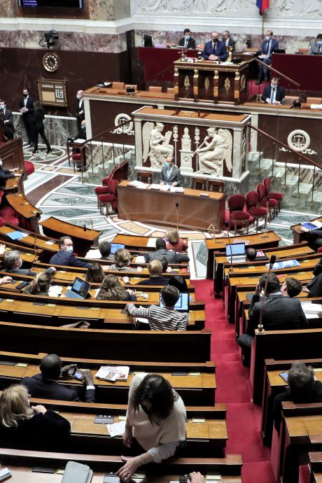 Le Parlement français adopte définitivement le projet de loi instaurant le pass vaccinal