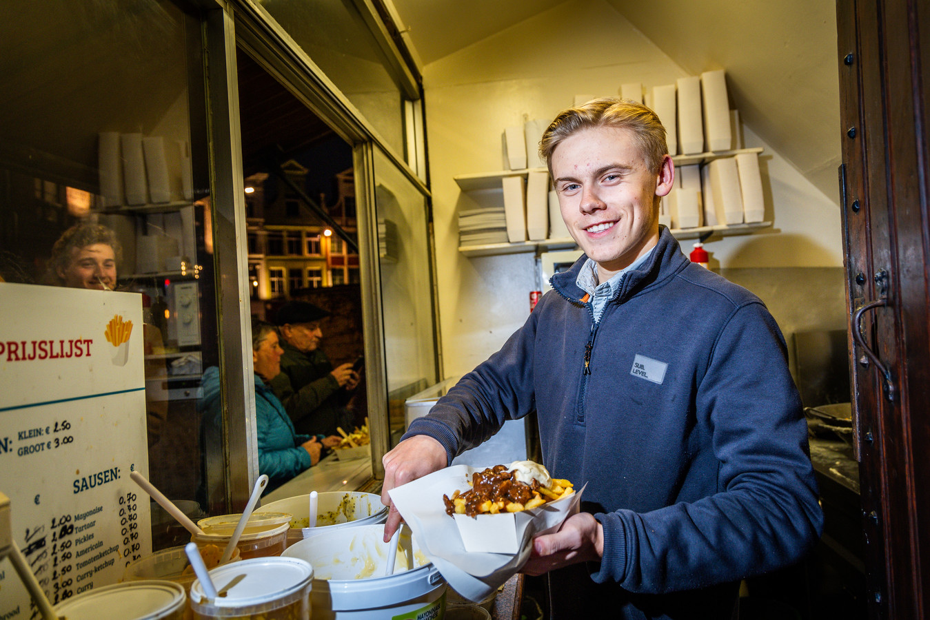 INTERVIEW. Oudste (81) en jongste (17) friturist van Vlaanderen: dé ...