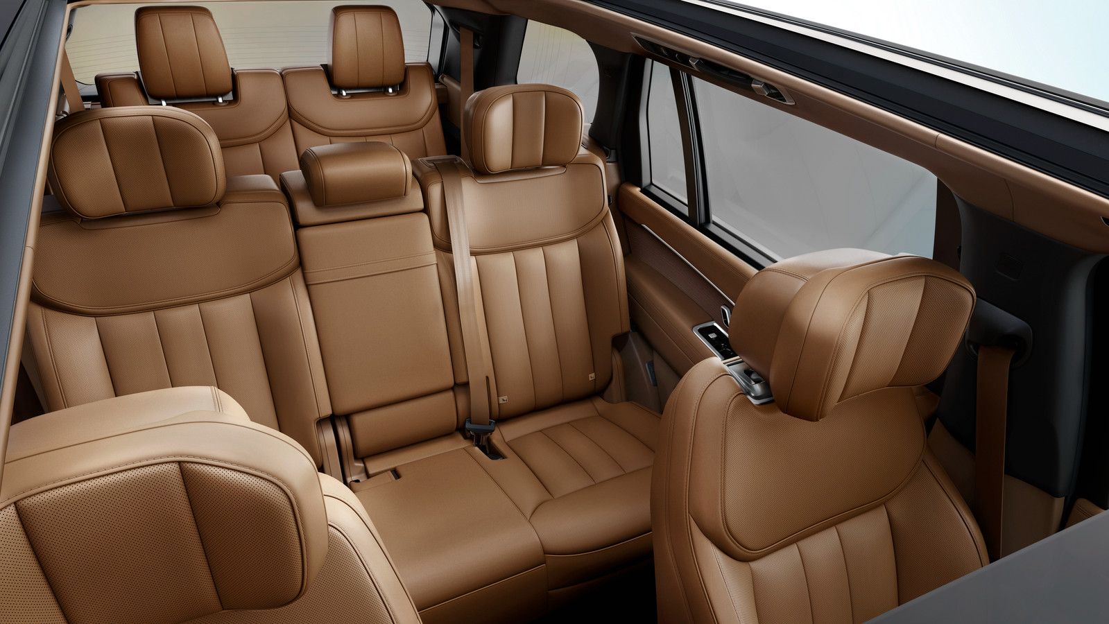 De nieuwe, vijfde generatie Range Rover wordt voor het eerst ook leverbaar met zeven zitplaatsen