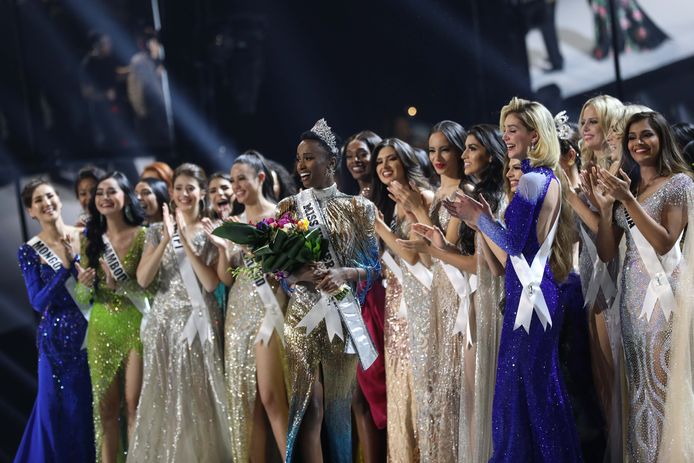 Tunzi wint de titel van Miss Universe.