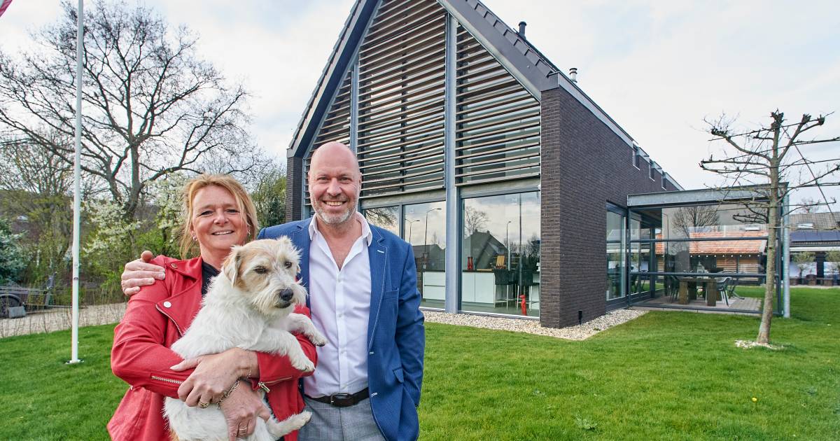 Kippenschuur werd kroeg, bierfust een urinoir: dit is het verhaal achter het ‘glazen huis’ van Macha