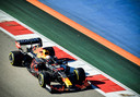 Max Verstappen stuurt zijn auto over het circuit van Sotsji.