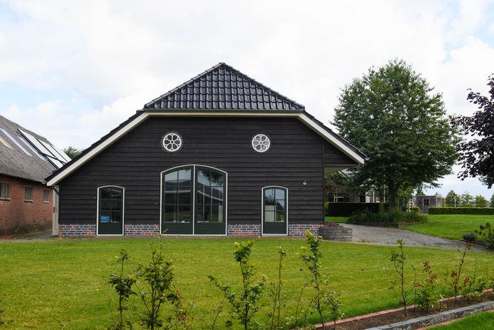 De schuur op het terrein aan de Ommerweg is onderdeel van een bouwplan voor recreatieverblijf.