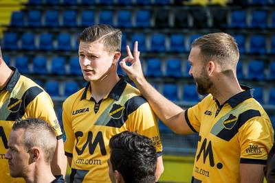 NAC laat nieuwe elftalfoto nemen met veel nieuwe spelers