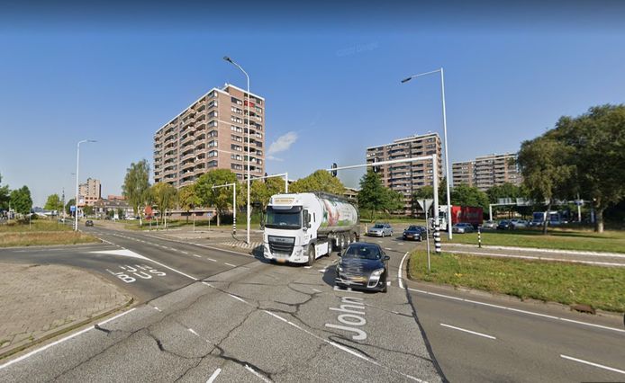 De kruising Kennedylaan-Ring in Eindhoven wordt nu 'bekeken' door vijf slimme camera's.