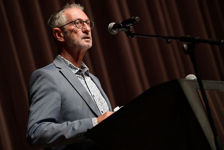 Onder meer Ans vader Paul Marchal nam het woord tijdens de herdenking. Beeld BELGA