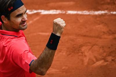 ROLAND GARROS. Federer en Djokovic stoten door - Nummer één Barty na opgave: “Dit is hartverscheurend”